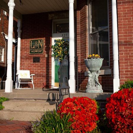 L&N Bed And Breakfast Ltd Henderson Exterior photo